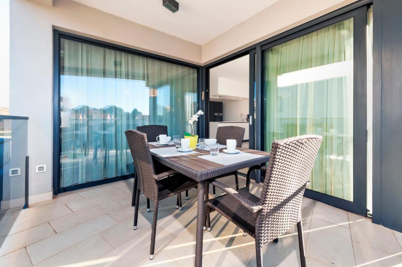 Sunny Day - Apartment With Parking 로비니 외부 사진